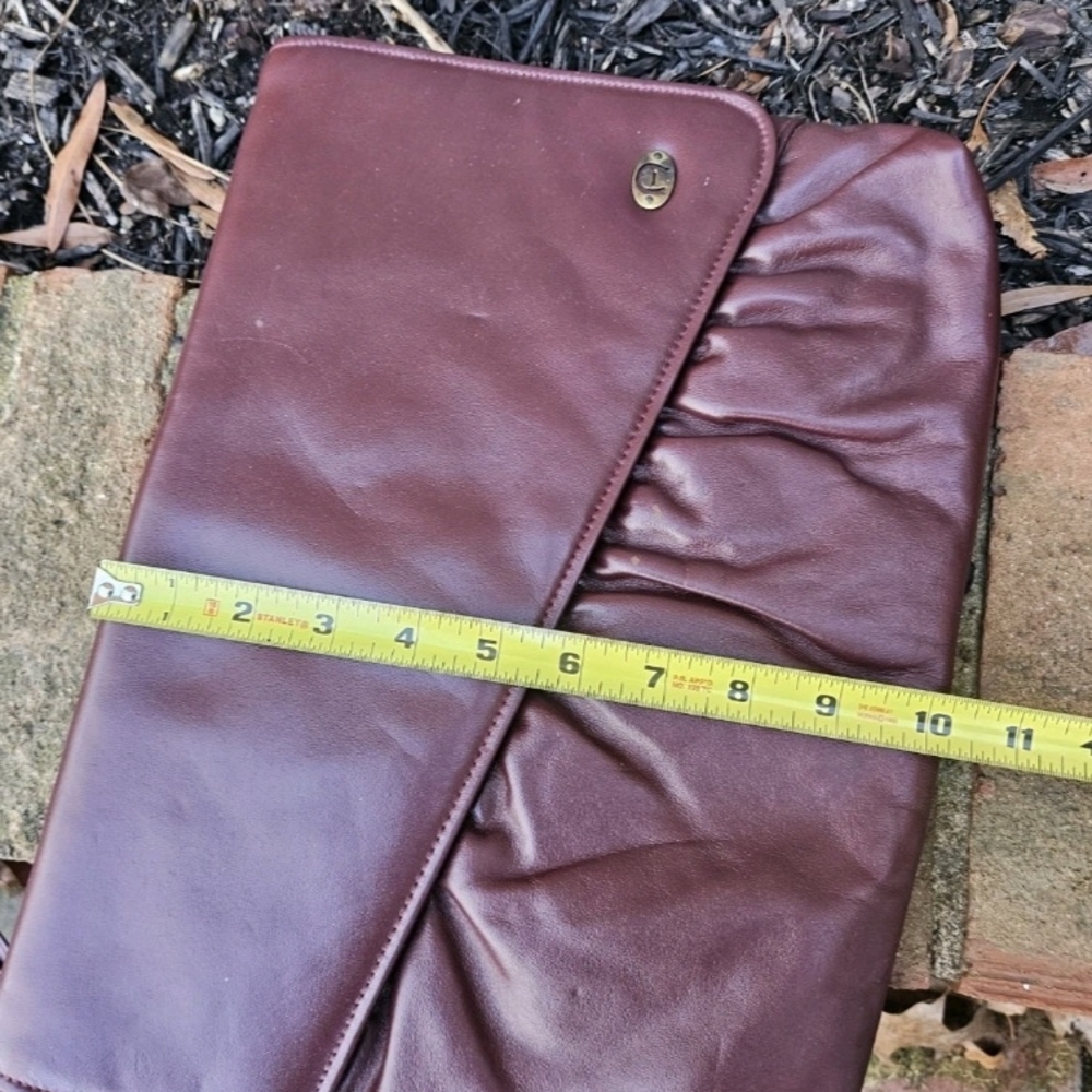 Vintage Etienne Aigner Burguny Large Clutch With Detachable Wrist Strap - Picture 13 of 13